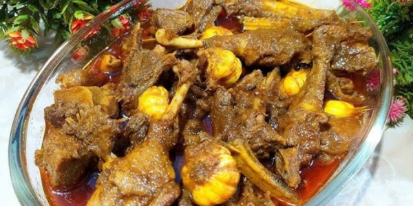 সুস্বাদু হাঁসের মাংস বুঝে খাচ্ছেন তো?  