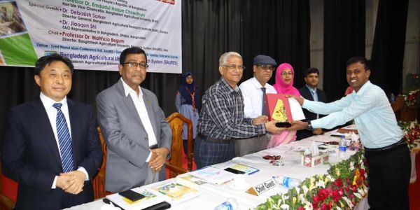 বাউরেসের কৃষি সাংবাদিকতা পুরস্কার পেলেন আবুল বাশার মিরাজ