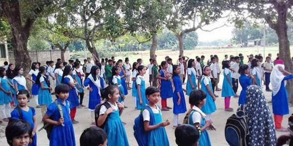 তীব্র তাপপ্রবাহের মধ্যেই খুললো শিক্ষাপ্রতিষ্ঠান