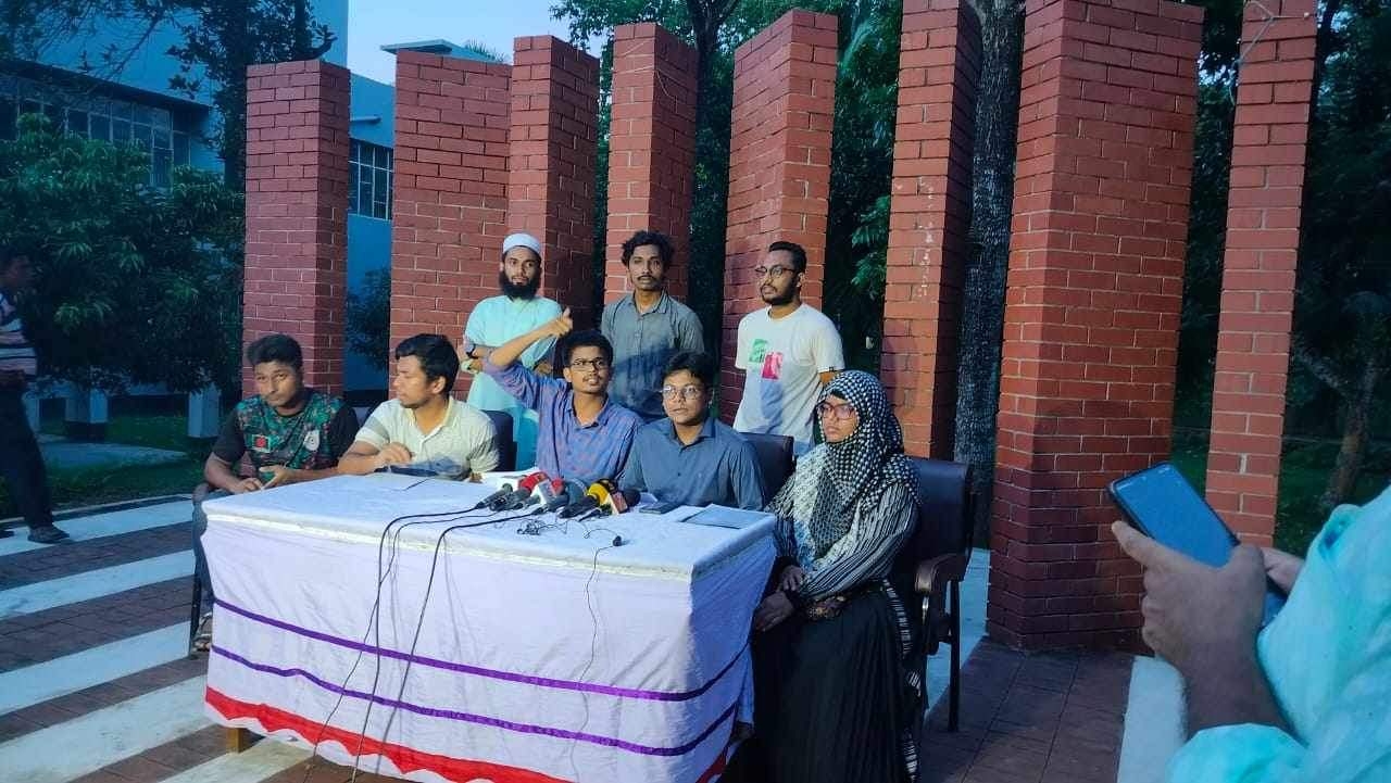 বাকৃবিতে কোটা সংস্কার আন্দোলনের কর্মসূচি প্রত্যাহার ঘোষণা,  দ্রুত হল খোলার দাবি