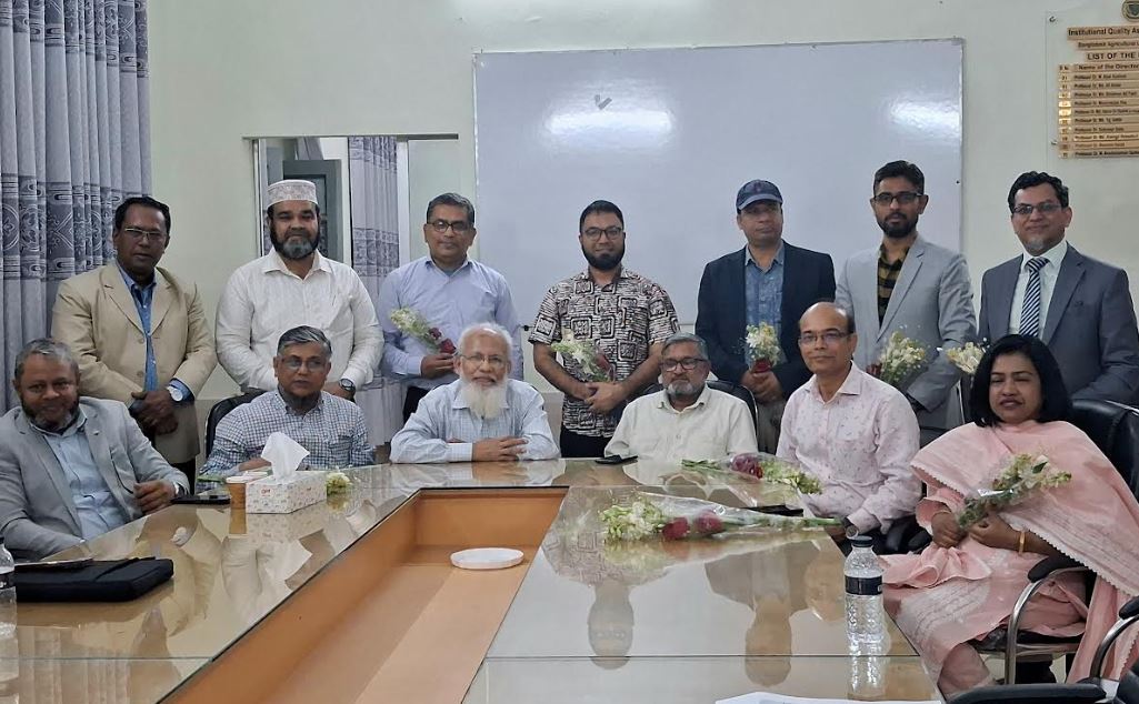 বাকৃবির সেরা ১০ গবেষকের সঙ্গে আইকিউএসি’র মতবিনিময় ও সংবর্ধনা