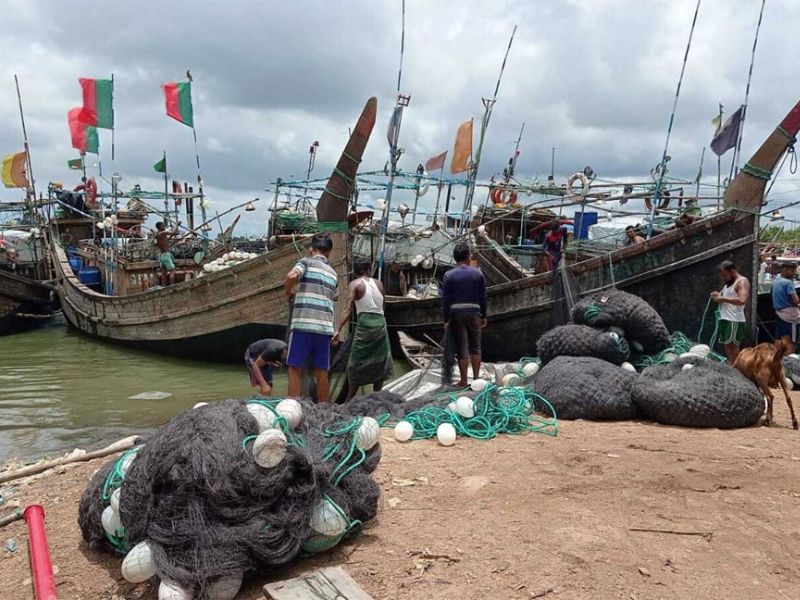লাইসেন্স ছাড়া সাগরে মাছ ধরা নিষিদ্ধ