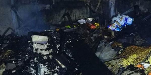 পাহাড়তলী কাঁচাবাজারে আগুনে ৪০টি দোকান পুড়ে গেছে